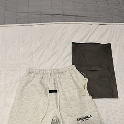 Essentials light oatmeal grey shorts size small