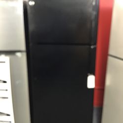GE 17 Cu Ft Top And Bottim Fridge. 1 year Warranty 