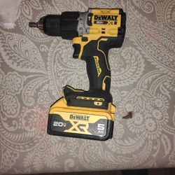 DeWalt  XR 20volt Brushless. Hammer Drill And 5 Ah  Battery 