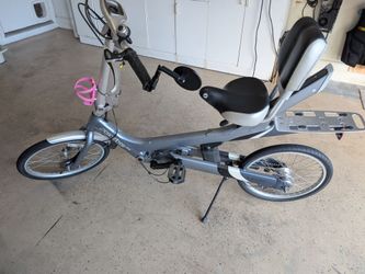Giant Revive DX Semi-Recumbent Comfort Bike – $227