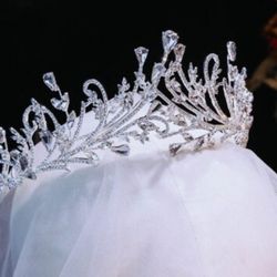 Tiara/crown