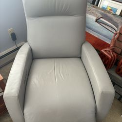 American Leather Recliner light gray. Great Shape