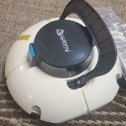 Automatic pool vacuum