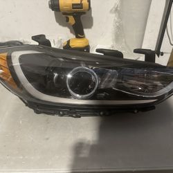 2017 2018 Hyundai Elantra Headlight Passenger Right 