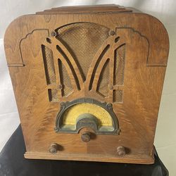 Antique Montgomery Wards, Airline 62-97 Tombstone 1934 Super wood tube radio