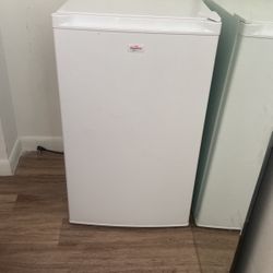 Mine Fridge/ Mini Nevera 