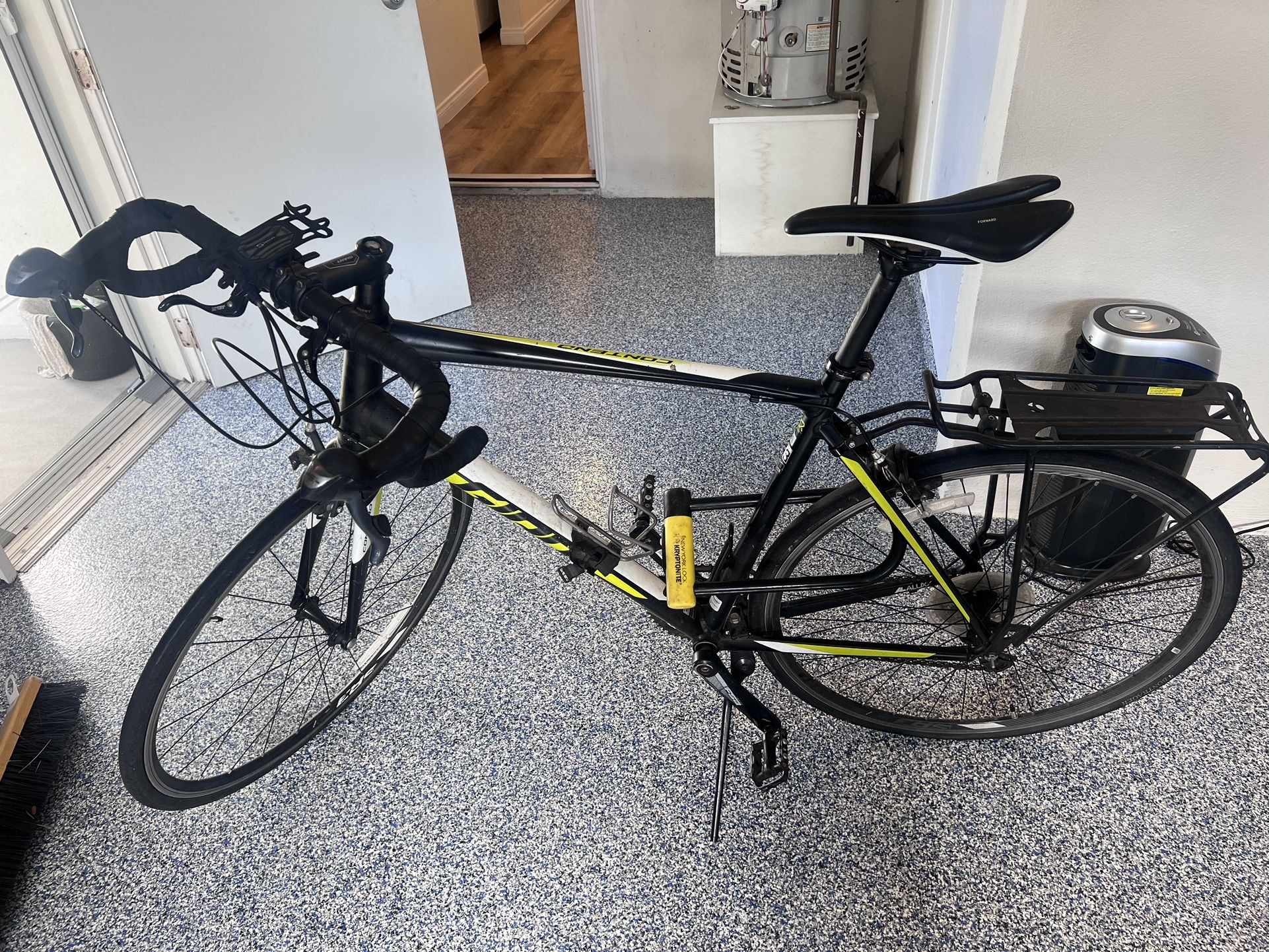 Used Giant contend 3 Road Bike for Sale