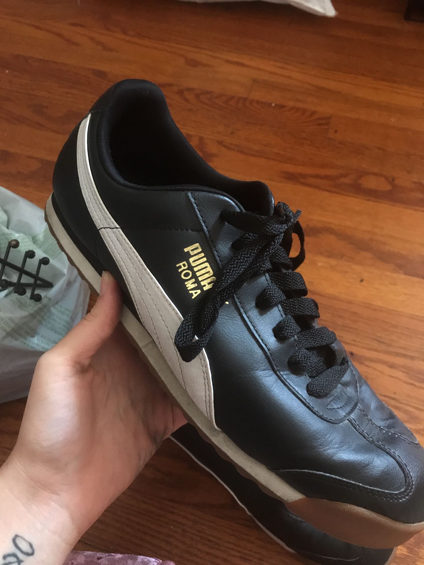 worn once indoors size 12 puma roma