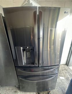 Stainless LG 4-Door Fridge FrenchDoor & IceMaker