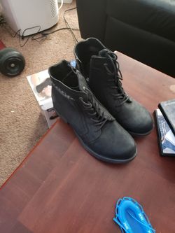 White mountain boots size 9