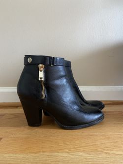 Size 8M black boots