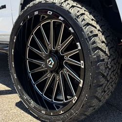 26x12 TIS Off-road Rims And Tires 35/1350/26 Venom Power XT