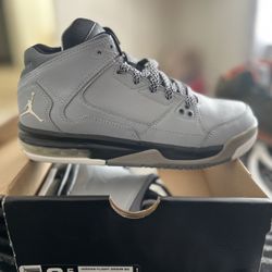 Size 6.5 Jordan Youth 6.5 Youth.   6.5youth