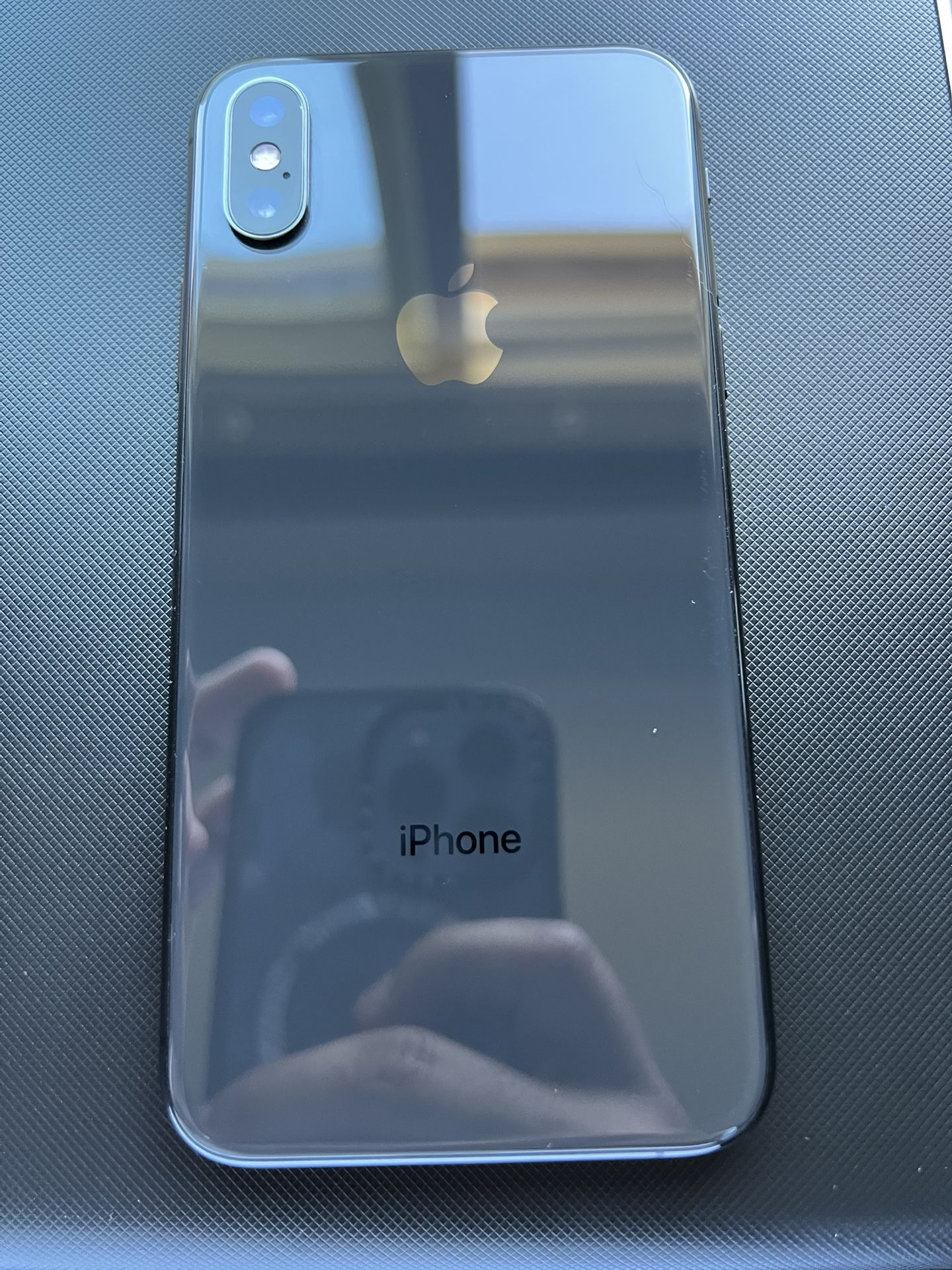 iPhone XS 256G w/case