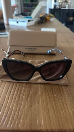 Burberry sunglasses new authentic  45 bucks
