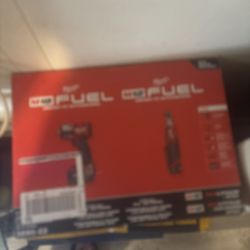 brand New Milwaukee Half Inch Impact And 38 Ratchet With Batteries And Charger