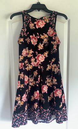 Sleeveless  floral, stretchy knee, length dress  (Size Medium)