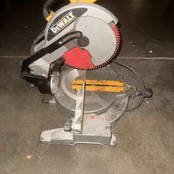 Dewalt saw