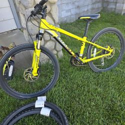 GIANT XTC SL  JR  MOUNTAIN BIKE 