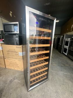 Luxury Counter depth Café with indoor water and icemaker Cafe 23.1 cu.ft. Smart French Door Refrigerator - Stainless Steel Retail price $3269