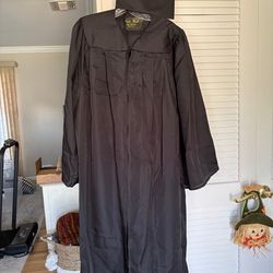 Black unisex graduation cap, gown and hood (5-6 to 5-8 height)