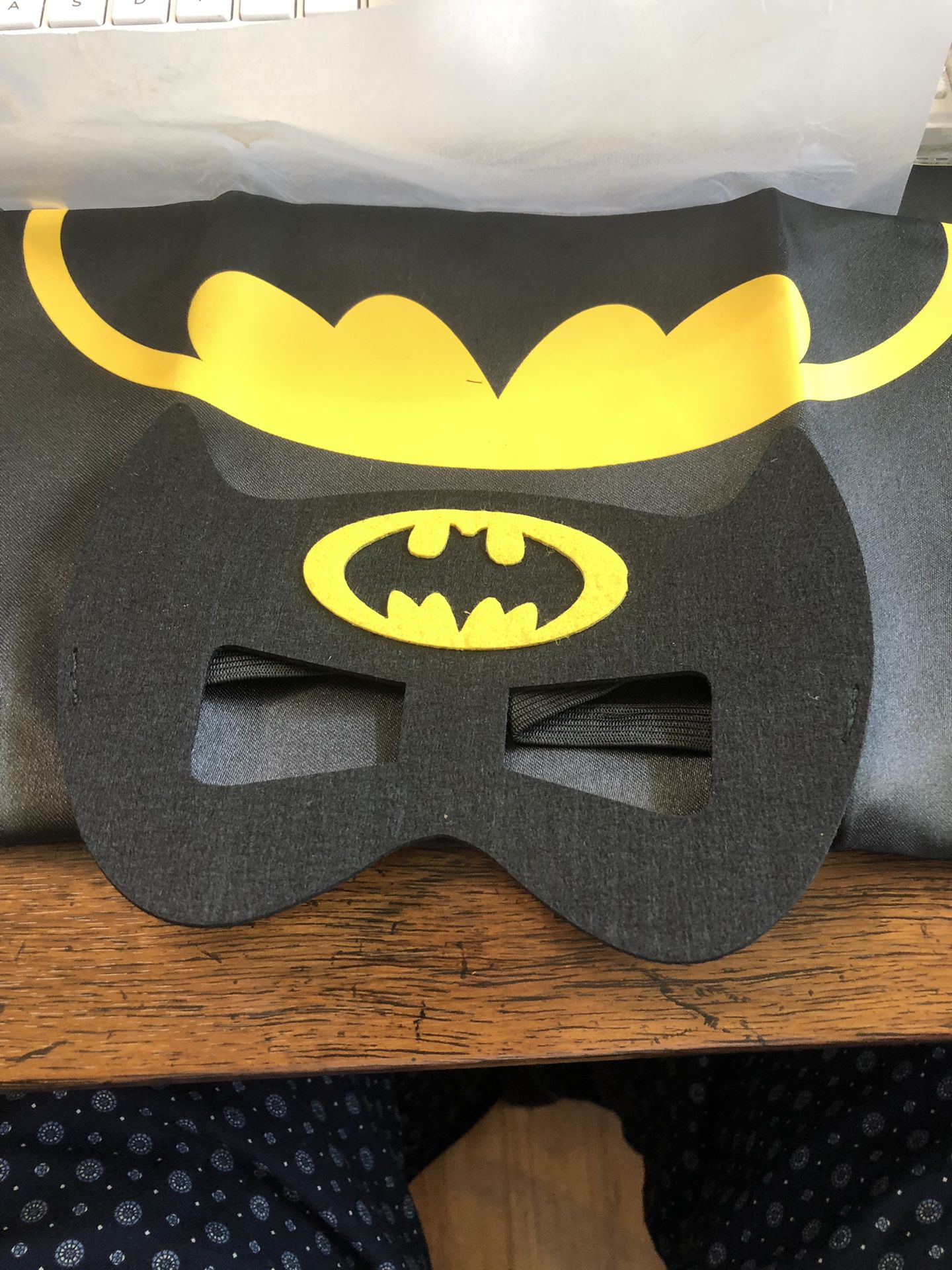 Batman mask and cape small child’s costume new