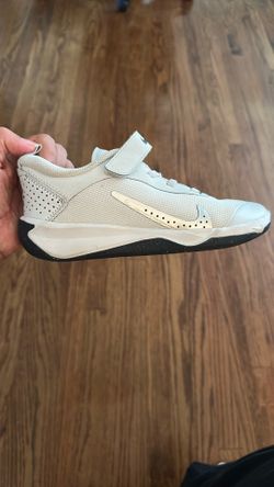 Size 3Y Nike Boys Running Sneaker *Like New*