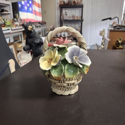 Capodimonte Hand-painted Porcelain Flower Basket, Vintage Made In Italy 🇮🇹  7"H X 5.5"W