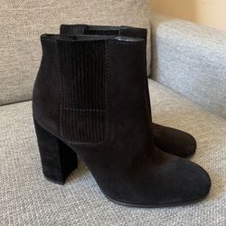 Women’s Pedro Garcia Black Suede Booties Size 6 in excellent condition. 