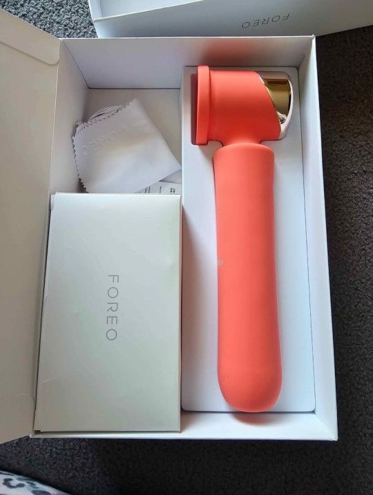 FOREO PEACH 2 IPL hair removing device