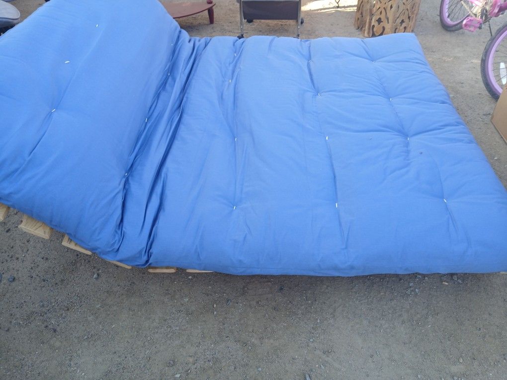 Futon Bed Roots Raw and Matress Bordeux Blue Color