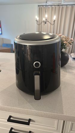 Black Air Fryer with Pull-Out Basket