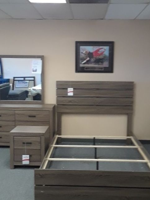 4 Piece Queen Bedroom Set Queen Bed Frame Dresser Mirror And Nightstand