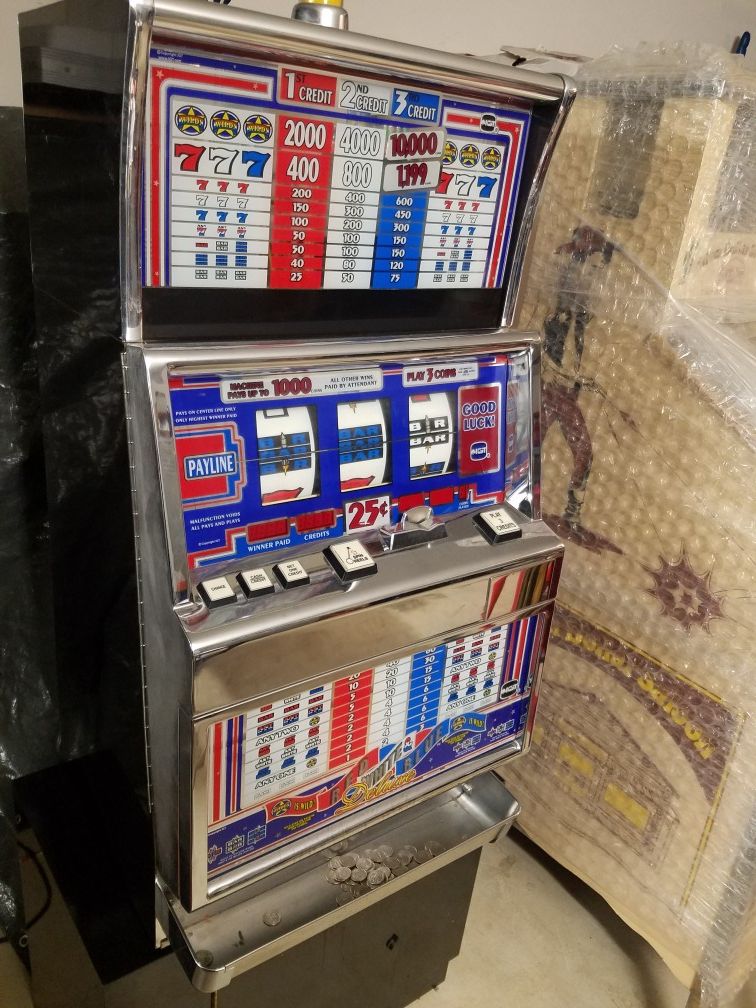 Slot Machine IGT Red White and Blue Deluxe with Nudge Reels .25 cents