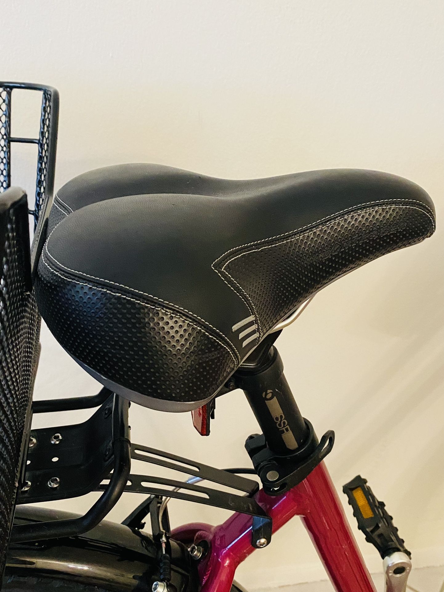 Trek Comfort Bike( Shift1) 7 Speed, Kept Indoors A/C,Used Three Times