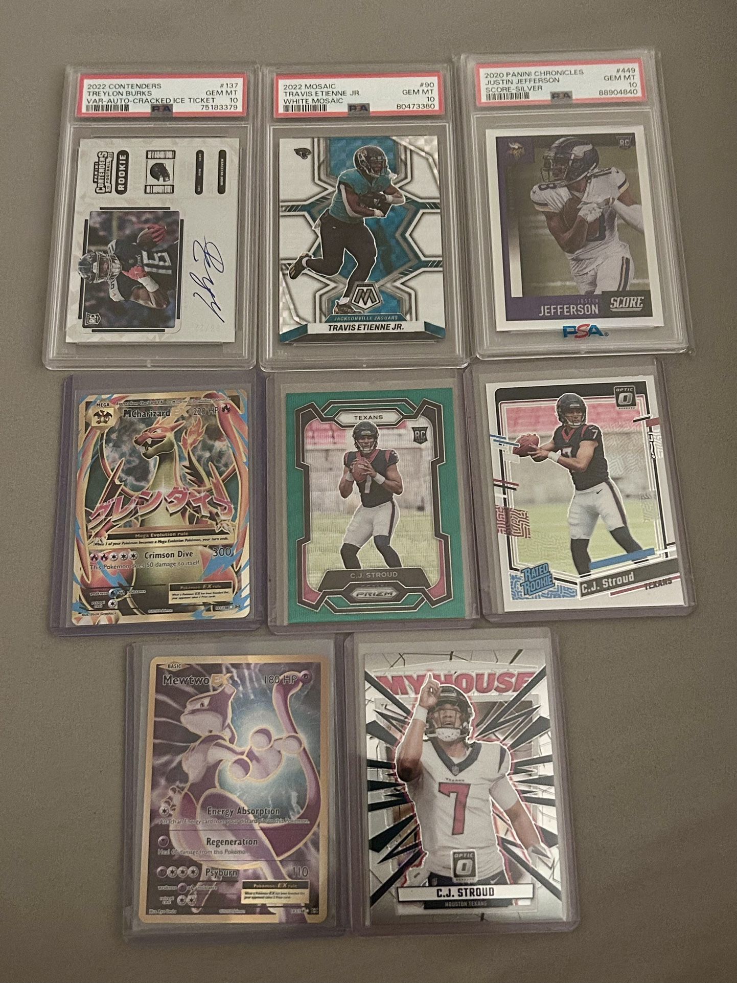 LOT SALE FOOTBALL/POKEMON