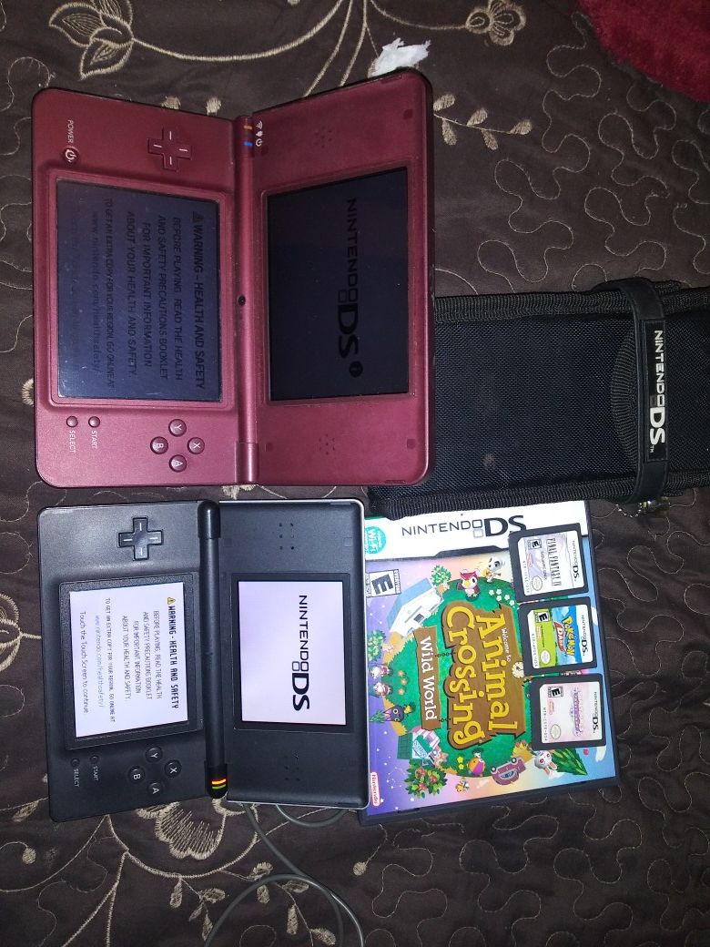 DS i XL and Ds lite. And 4 games