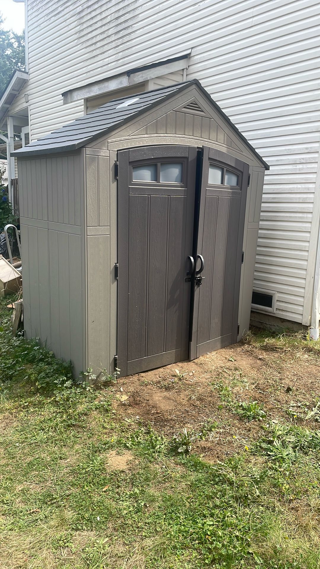 Plastic Grey Shed  7 X 4 Ft  6 Ft Tall With Floor 
