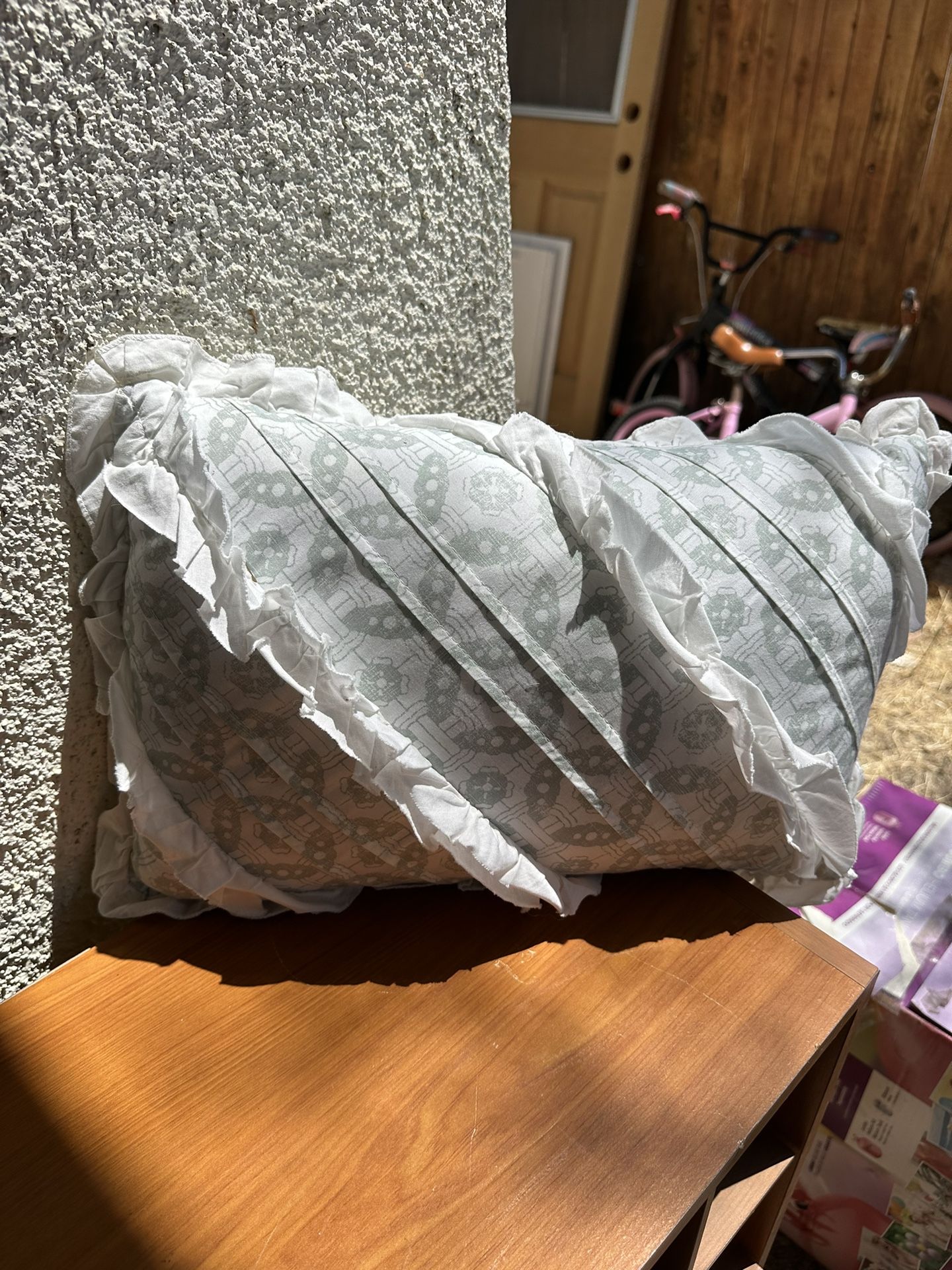 Madison Park Light Green Throw