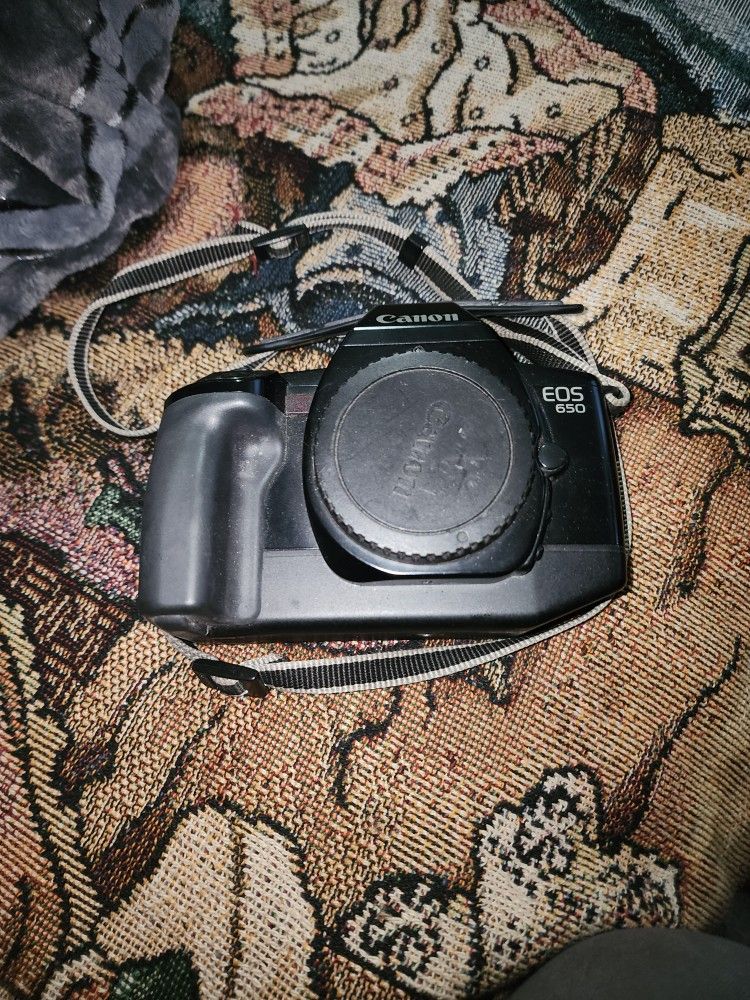 Canon Eos 650 Camera