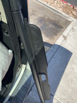 Retractable cargo cover
