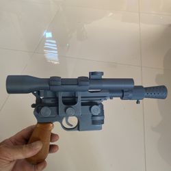 3D Printed DL-44 Sci-Fi Blaster Prop – Fan-Made Replica – Cosplay or Display