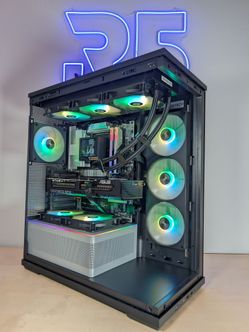 RTX 5070ti // Ryzen 9800x3D // 32GB DDR5 // 2TB Gen4 NVMe // WiFi 7