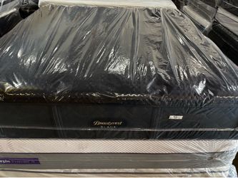 New King Simmons Beautyrest Black Series  Medium Mattress- snagged in shipping