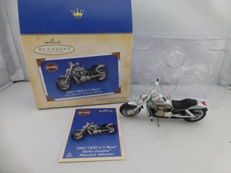 Hallmark 2004 Keepsake Ornament 2002 VRSCA V-Rod Harley-Davidson Motorcycle - Q7