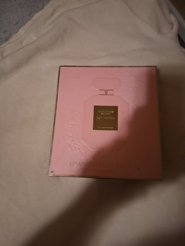 VICTORIA SECRZT 15th ANNIVERSARY EDITION BOMBSHELL PERFUME