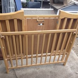 Delta Portable Mini Crib.
