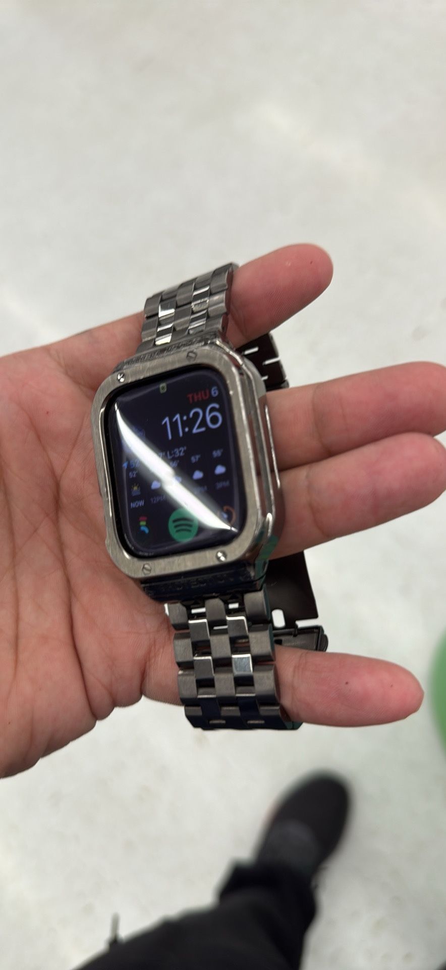 Apple Watch Series 7 (45mm) - Bands Included