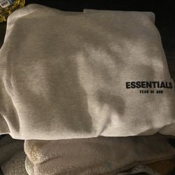 Essential hoodie 