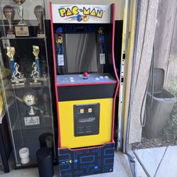 Pacman Retro Arcade Machine
